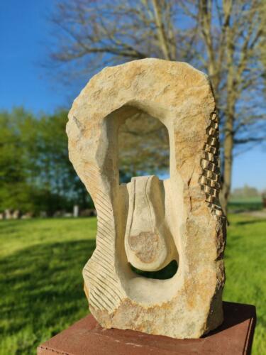 Enantios-2015-Pierre de Grès de Courgeoust-H.64 x L.33 x Prof.14 cms