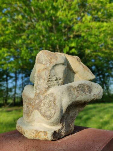 Introspection-2016-Pierre de Grès de Courgeoust-H.34 x L.22 x Prof.16 cms