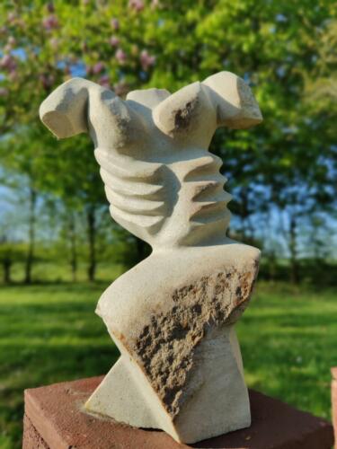 Le Choriste-2017-Pierre de Grès de Courgeoust-H.31 x L.21 x Prof.16 cms