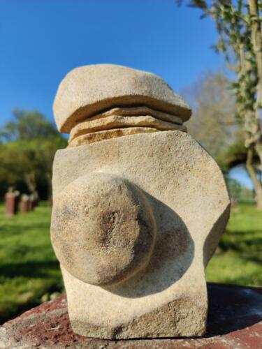 Sans titre-2017-Pierre de Grès de Courgeoust-H.21 x L.14,5 x Prof.55 cms