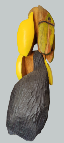 Toucan à gorge jaune -2010- Frêne, patiné, polychrome - H.114 x L.45 x Prof.40 cms
